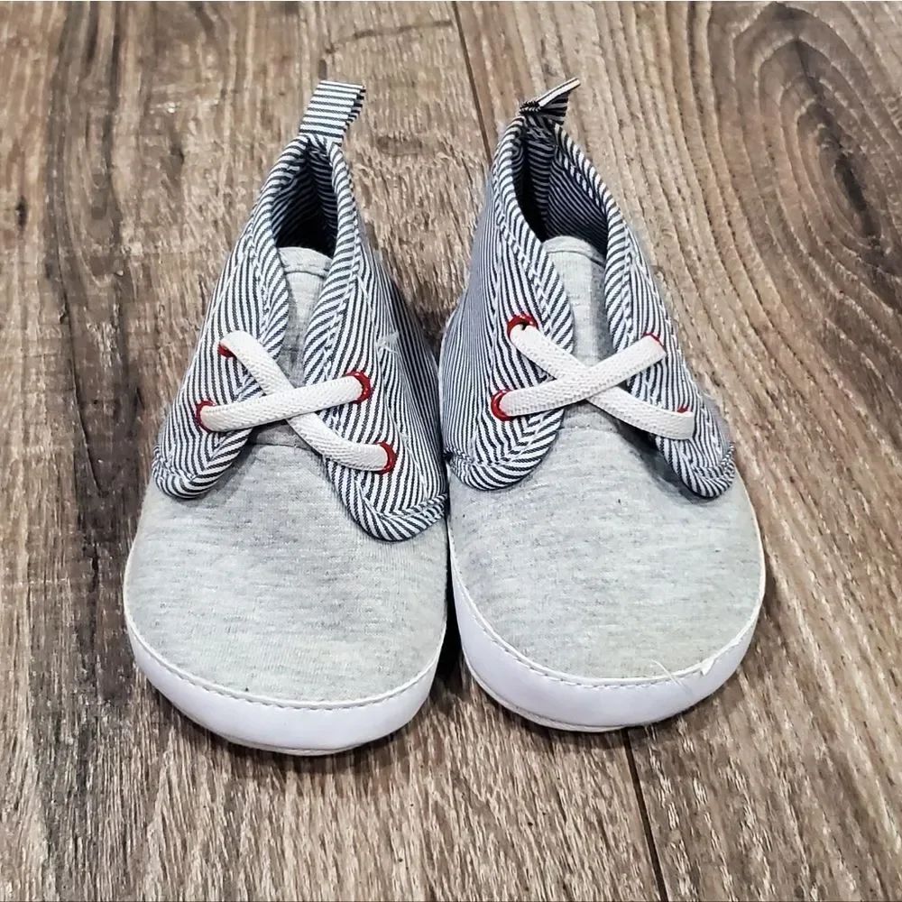 Baby Carter's Shoes Size 3-6M Gray and White Baby Shoeso